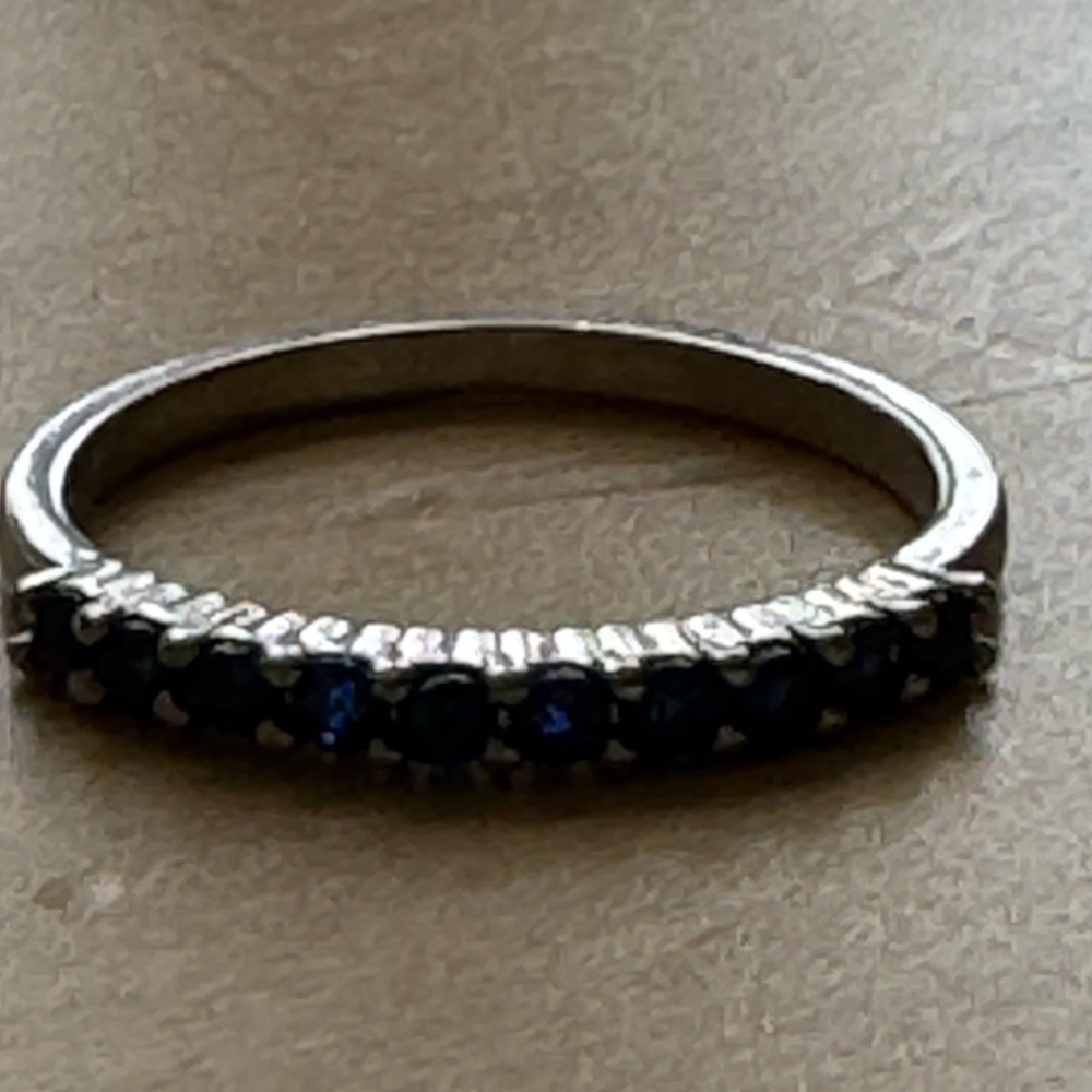 SZ 8 Silver Plated Band with Faux Blue Sapphire in a Channel Setting - Picture 8 of 9
